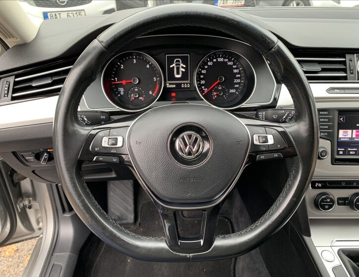 Volkswagen Passat 10