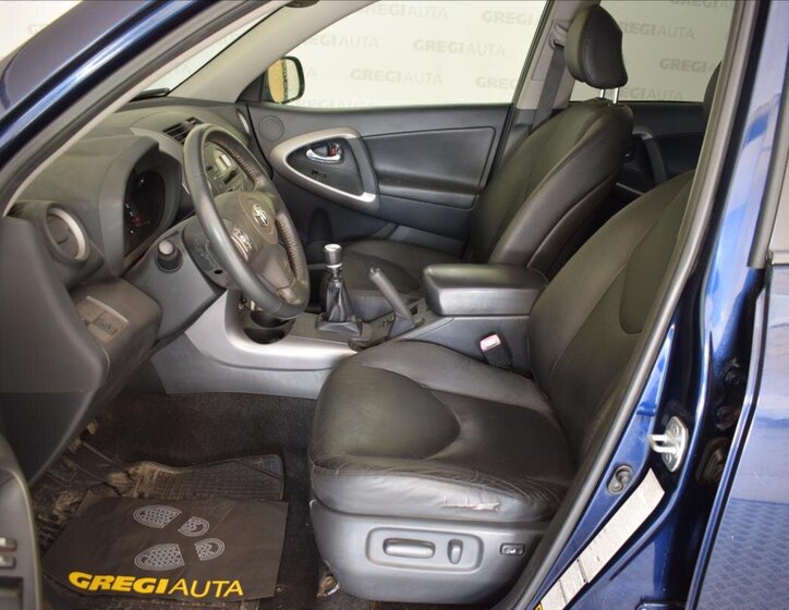 Toyota RAV4 SUV / Terénní 2,2 l 130 kw