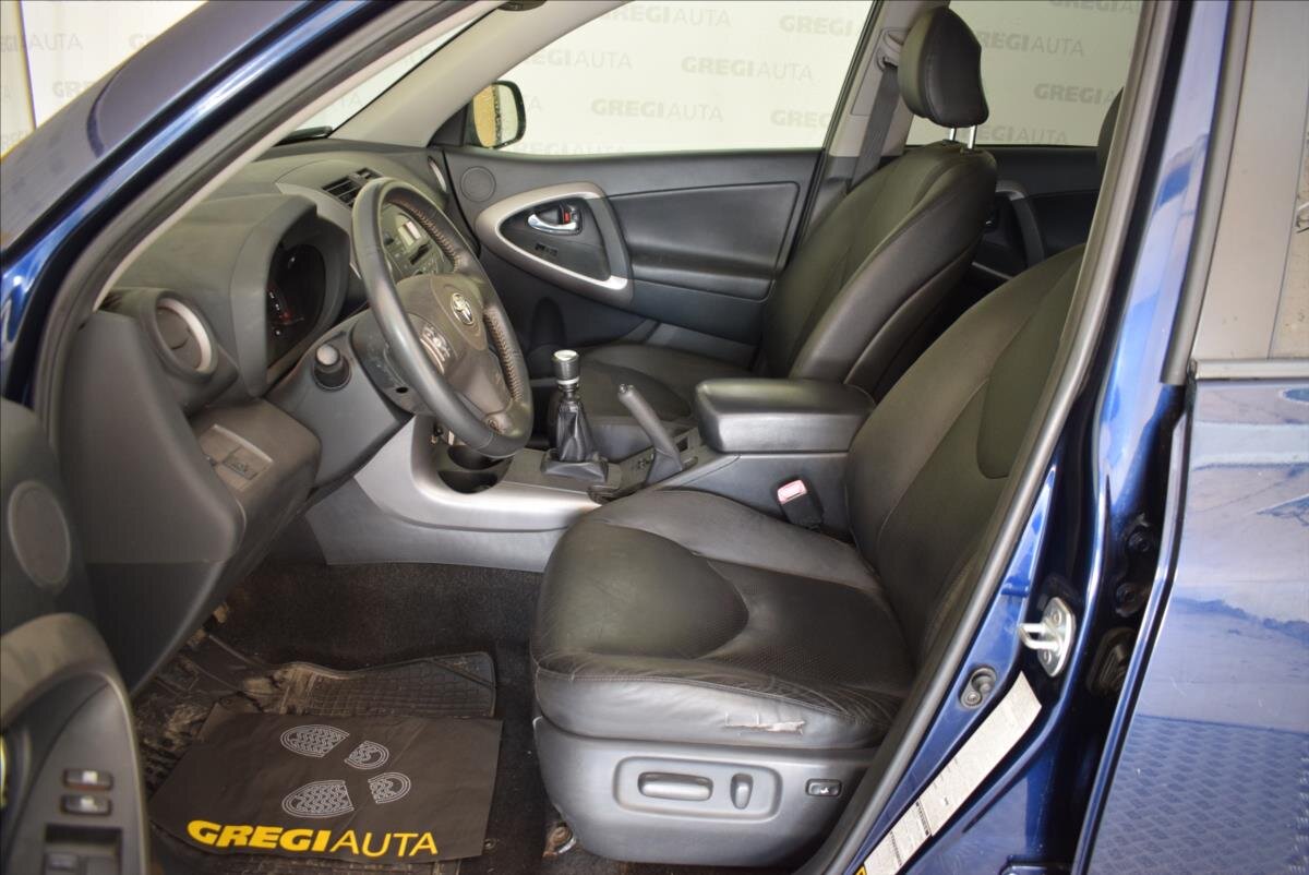 Toyota RAV4 SUV / Terénní 2,2 l 130 kw