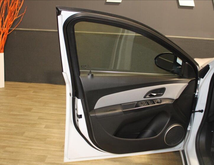 Chevrolet Cruze Sedan / Limuzína 2,0 l 120 kw