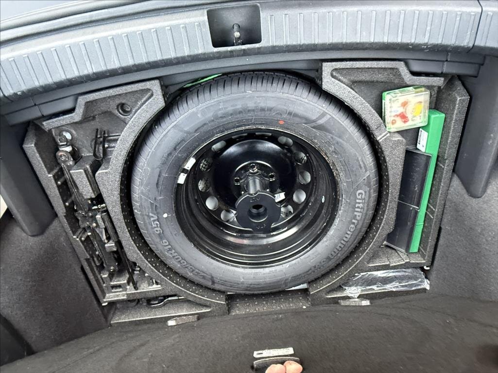 Škoda Karoq SUV / Terénní 1,6 l 85 kw