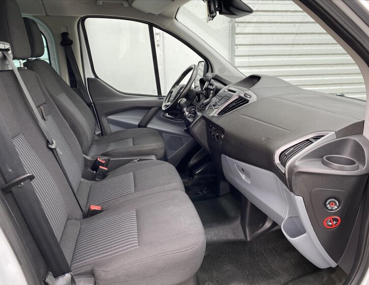 Ford Tourneo Custom MPV 2,0 l 96 kw