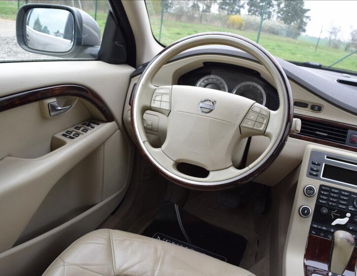 Volvo XC70 Kombi 2,4 l 120 kw