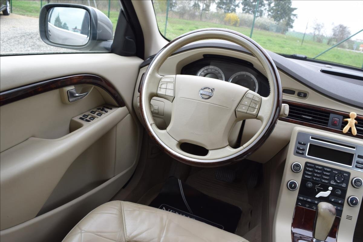 Volvo XC70 Kombi 2,4 l 120 kw