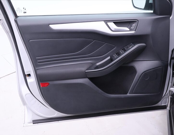 Ford Focus Kombi 999,0 92 kw