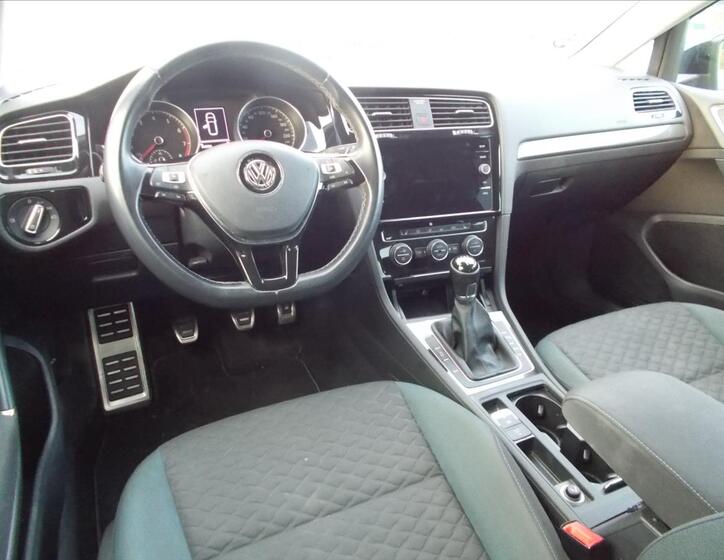 Volkswagen Golf 17