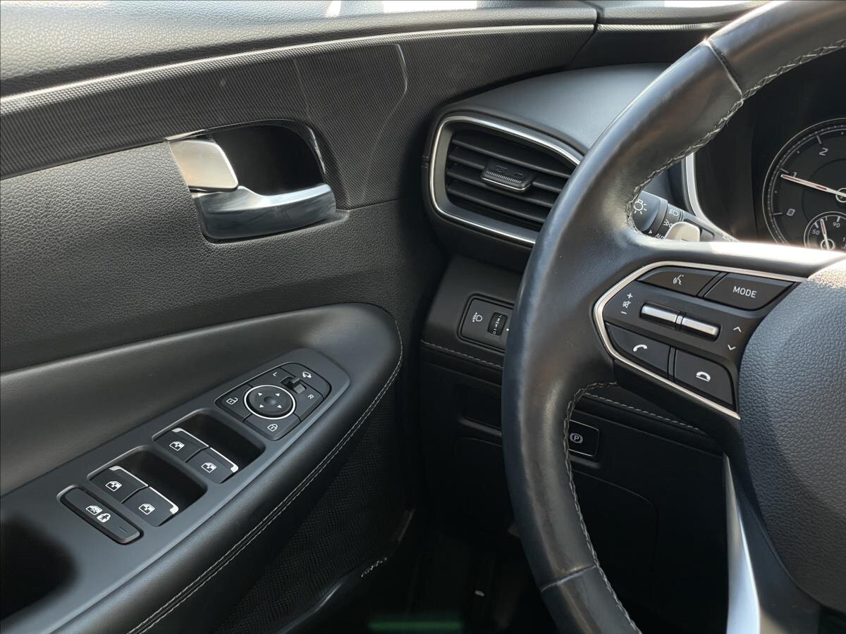 Hyundai Santa Fe SUV / Terénní 2,2 l 142 kw