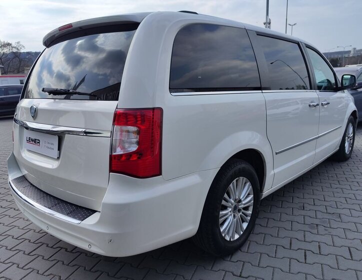 Lancia Voyager MPV 2,8 l 120 kw