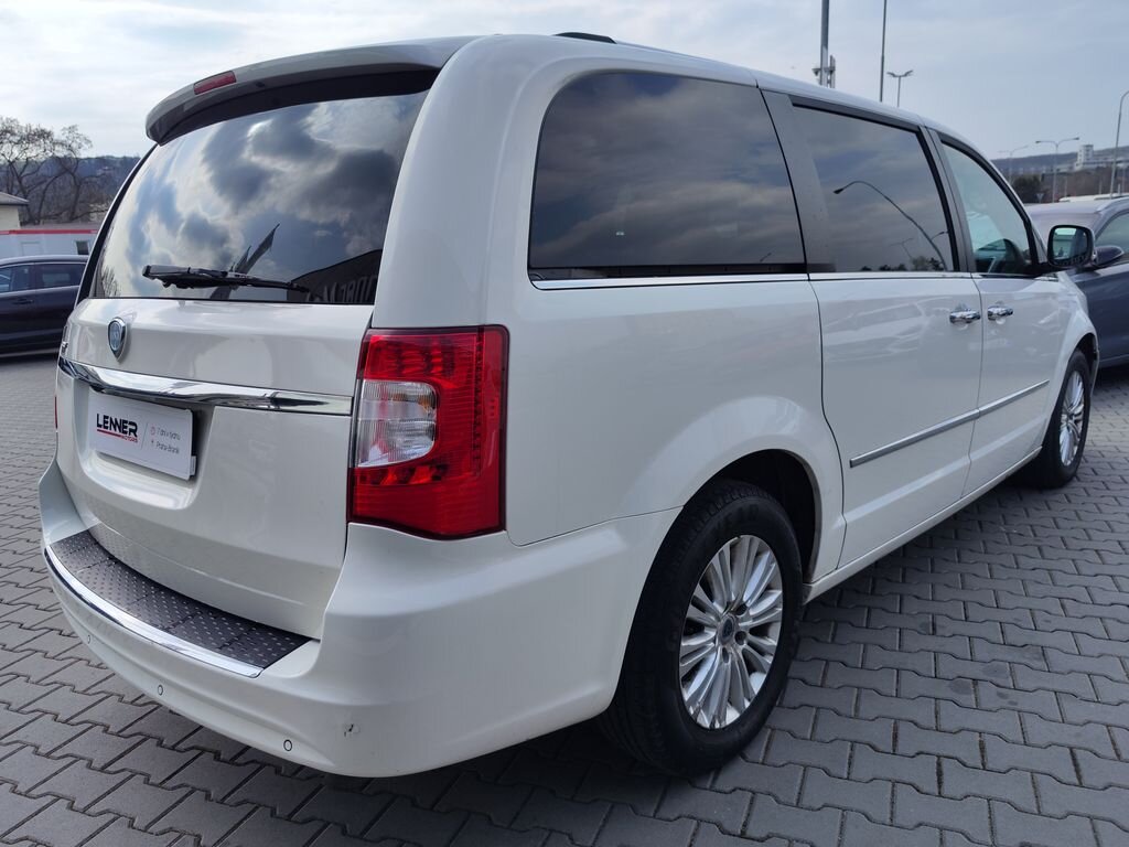 Lancia Voyager MPV 2,8 l 120 kw