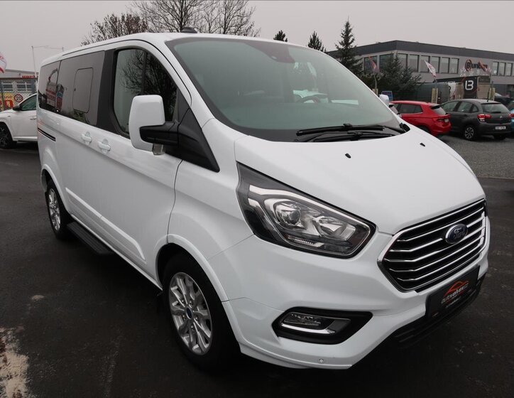 Ford Tourneo Custom 2