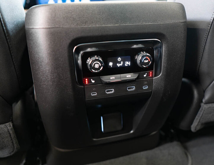 Chevrolet Suburban SUV 6,2 l 313 kw