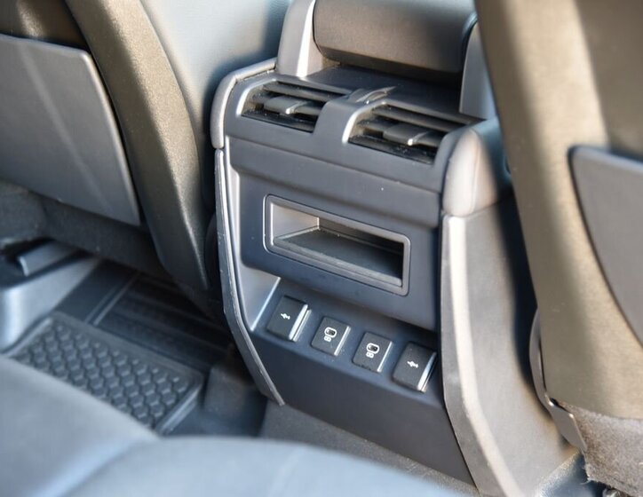 Land Rover Defender SUV 3,0 l 183 kw