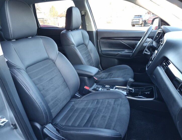 Mitsubishi Outlander SUV / Terénní 2,0 l 110 kw