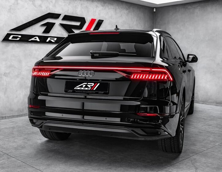 Audi Q8 SUV / Terénní 3,0 l 210 kw