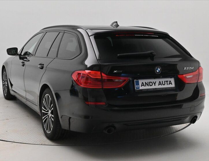 BMW Řada 5 Kombi 3,0 l 195 kw