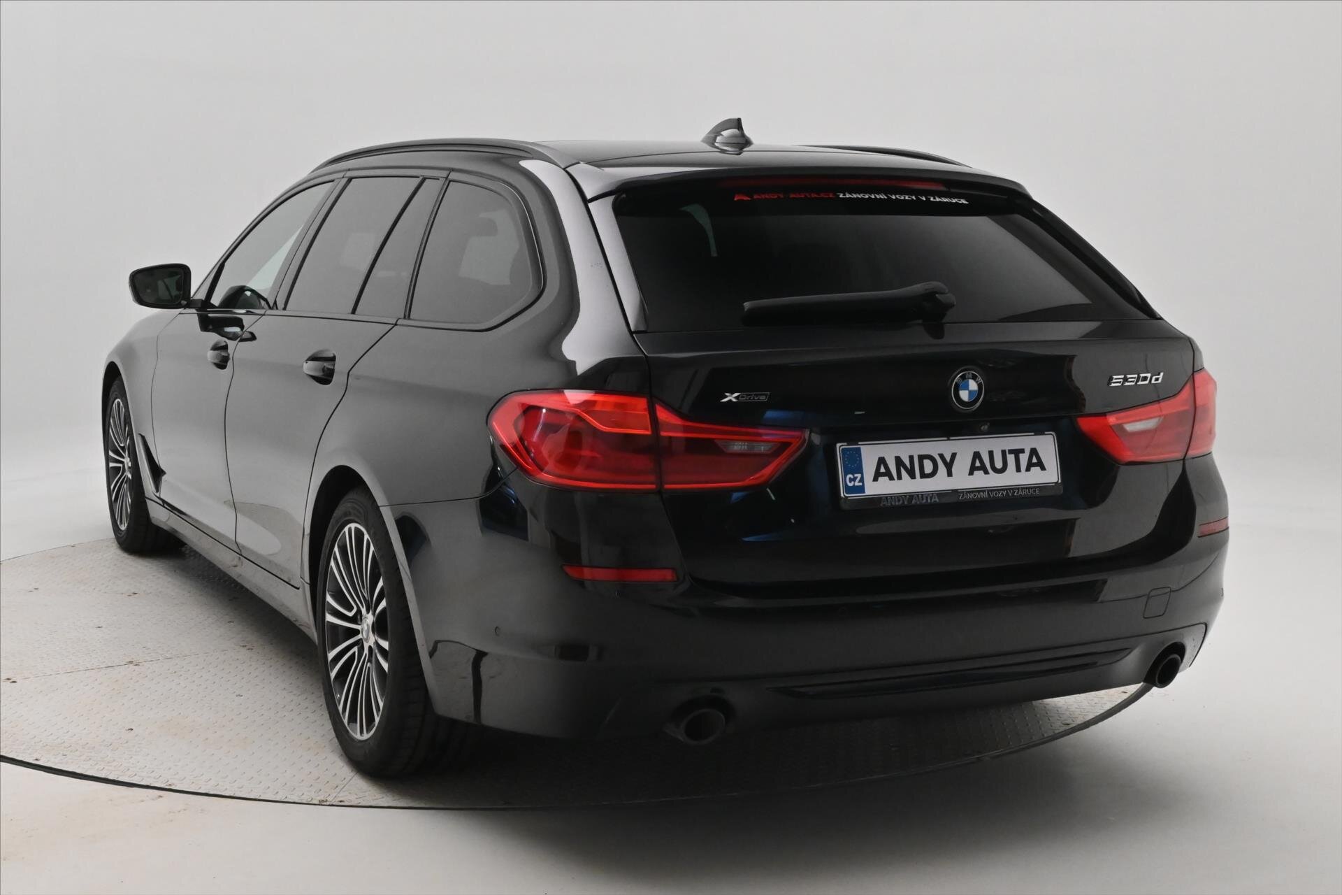 BMW Řada 5 Kombi 3,0 l 195 kw