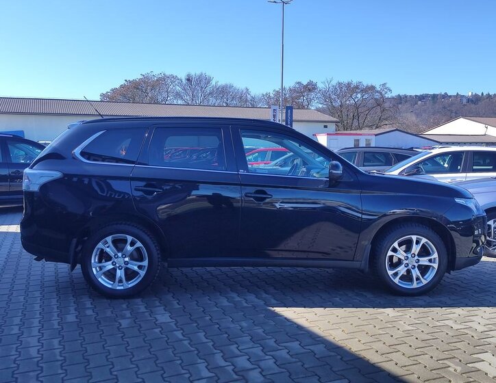 Mitsubishi Outlander SUV / Terénní 2,3 l 110 kw