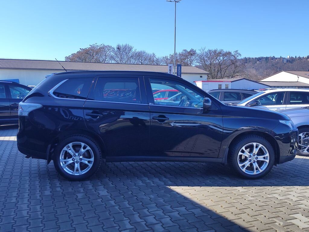 Mitsubishi Outlander SUV / Terénní 2,3 l 110 kw