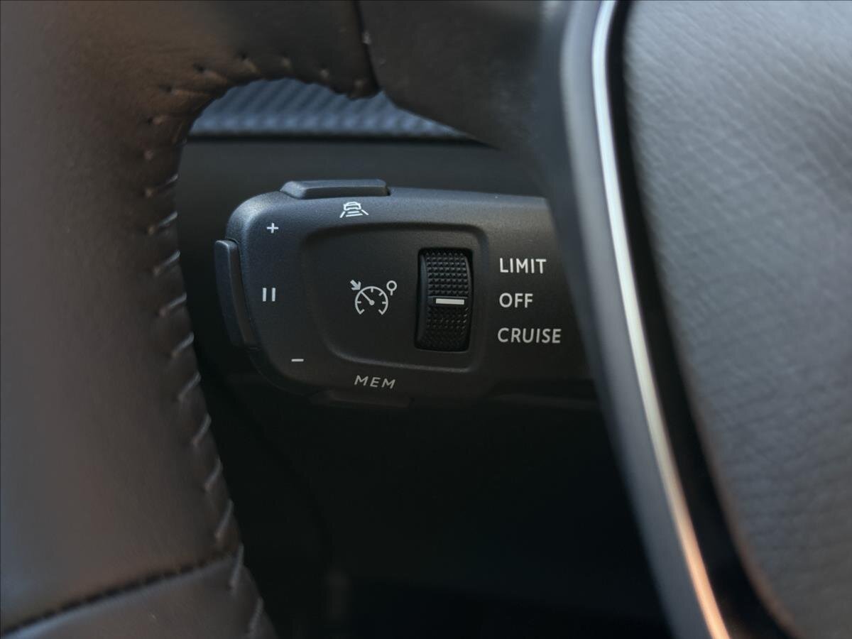 Peugeot 208 Hatchback 1,2 l 74 kw