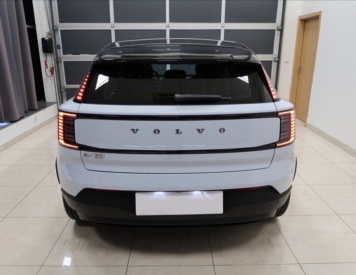 Volvo EX30 SUV / Terénní 0,0 200 kw