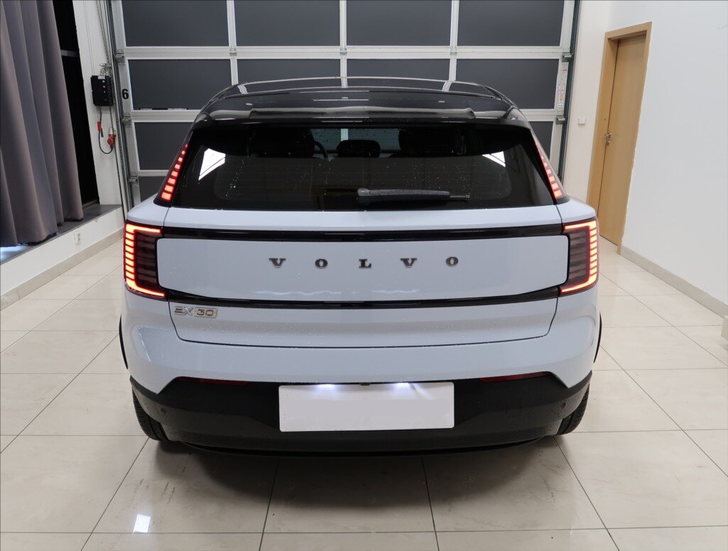 Volvo EX30 SUV / Terénní 0,0 200 kw