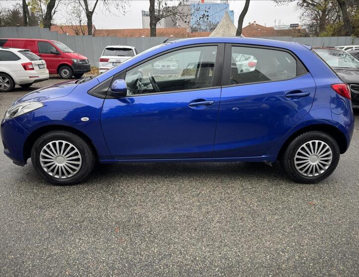 Mazda 2 11