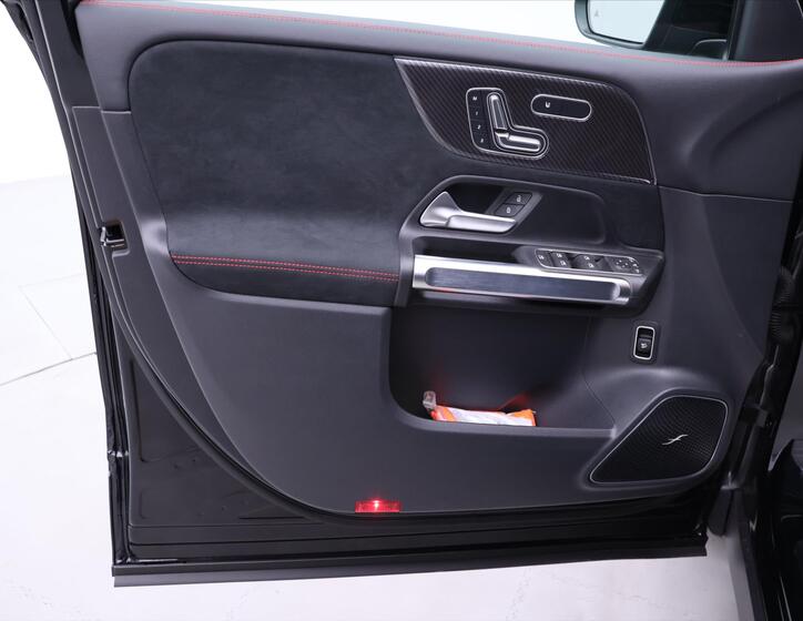 Mercedes-Benz GLB 12