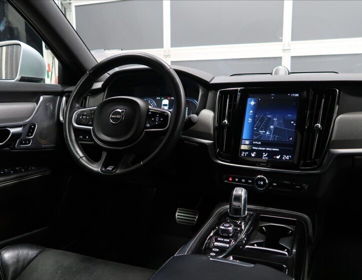 Volvo S90 Sedan / Limuzína 2,0 l 235 kw