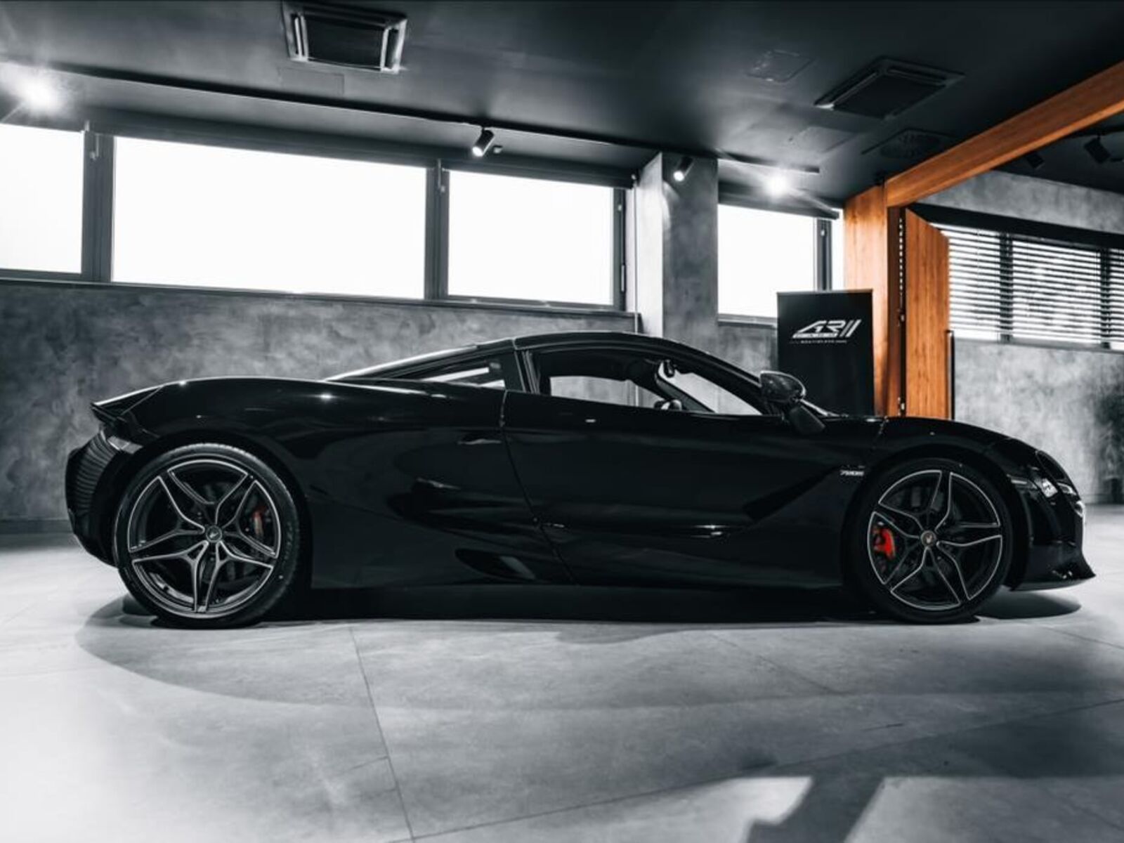 McLaren 720S 12