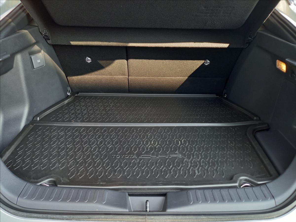 Toyota C-HR SUV 2,0 l 145 kw