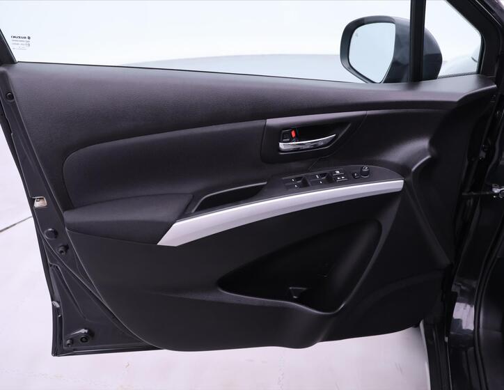 Suzuki SX4 S-Cross 11