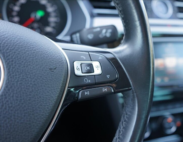 Volkswagen Passat Sedan / Limuzína 2,0 l 176 kw