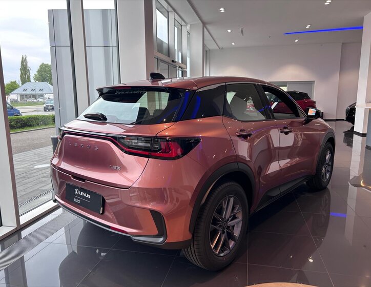 Lexus LBX SUV / Terénní 1,5 l 100 kw