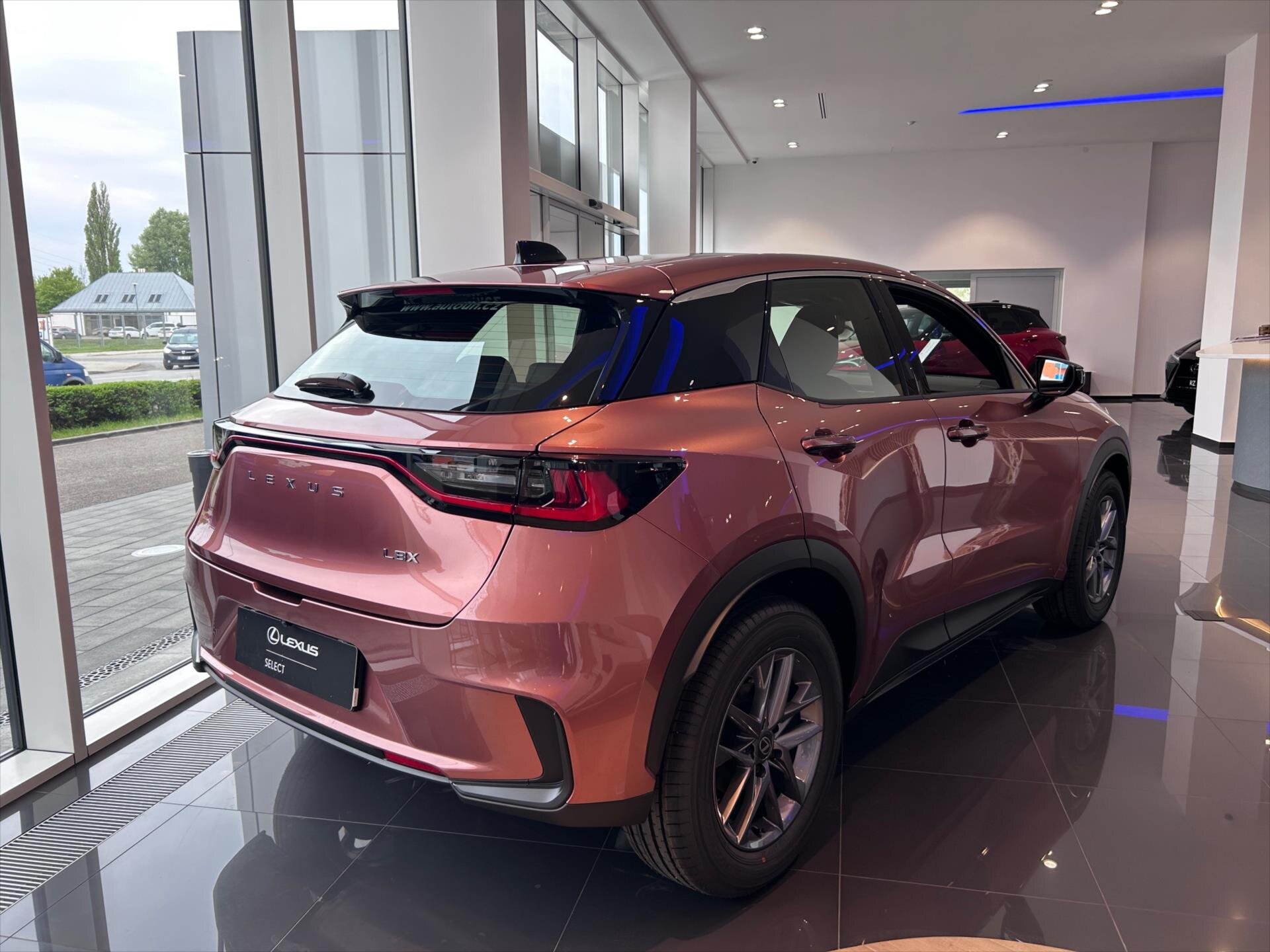 Lexus LBX SUV / Terénní 1,5 l 100 kw