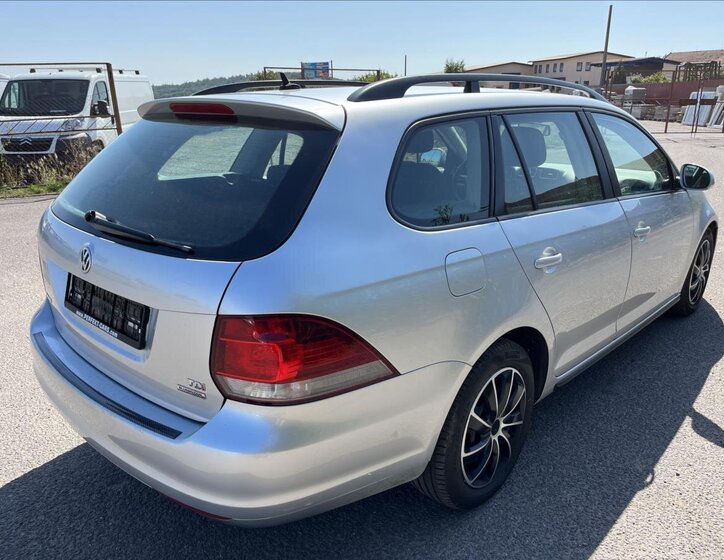 Volkswagen Golf Kombi 1,6 l 77 kw