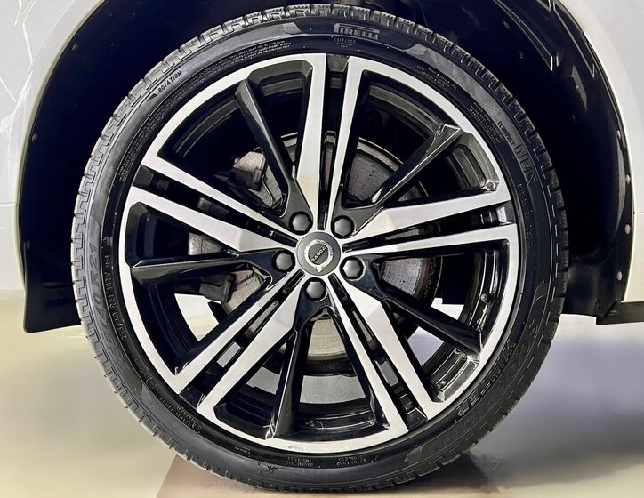 Volvo XC60 SUV / Terénní 2,0 l 288 kw