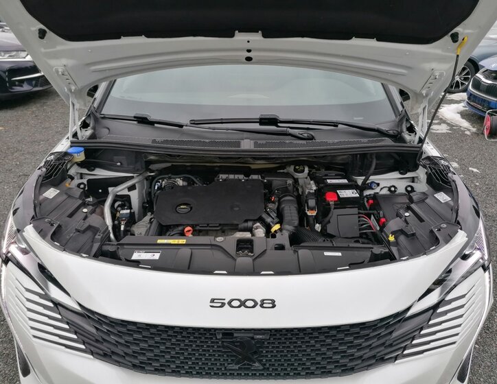 Peugeot 5008 SUV 1,5 l 96 kw
