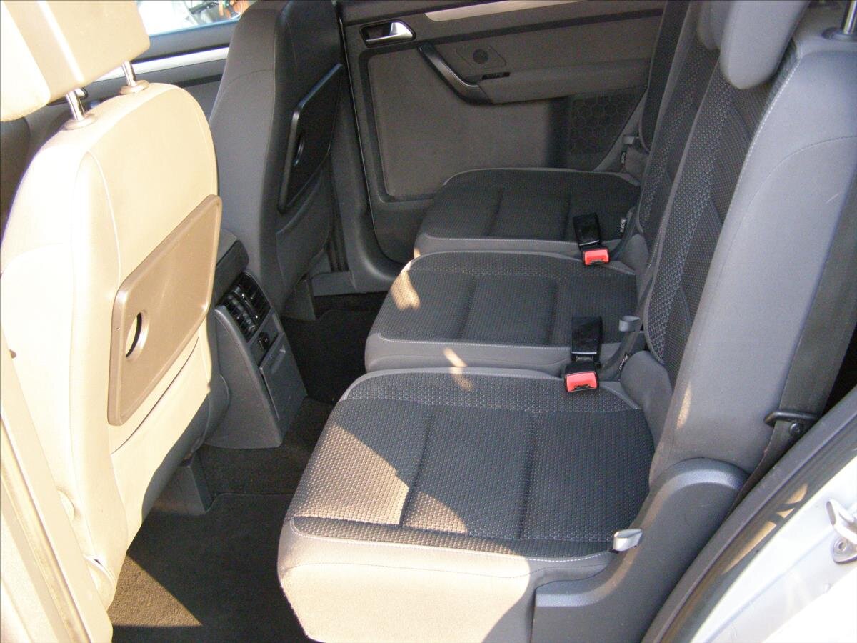 Volkswagen Touran MPV 1,2 l 77 kw