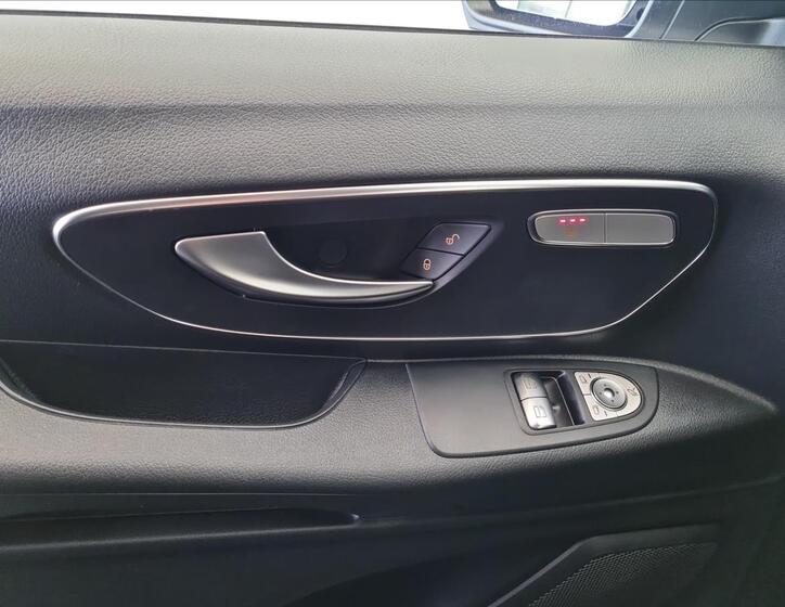 Mercedes-Benz Vito 12