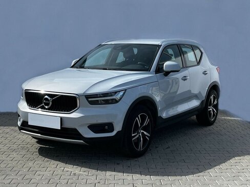 Volvo XC40 SUV / Terénní 1,5 l 120 kw