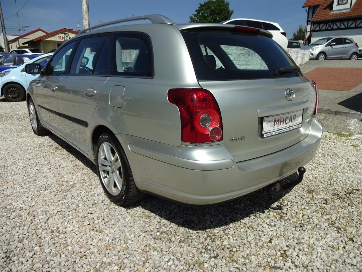 Toyota Avensis Kombi 2,0 l 93 kw