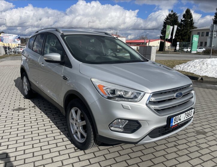 Ford Kuga SUV / Terénní 1,5 l 110 kw
