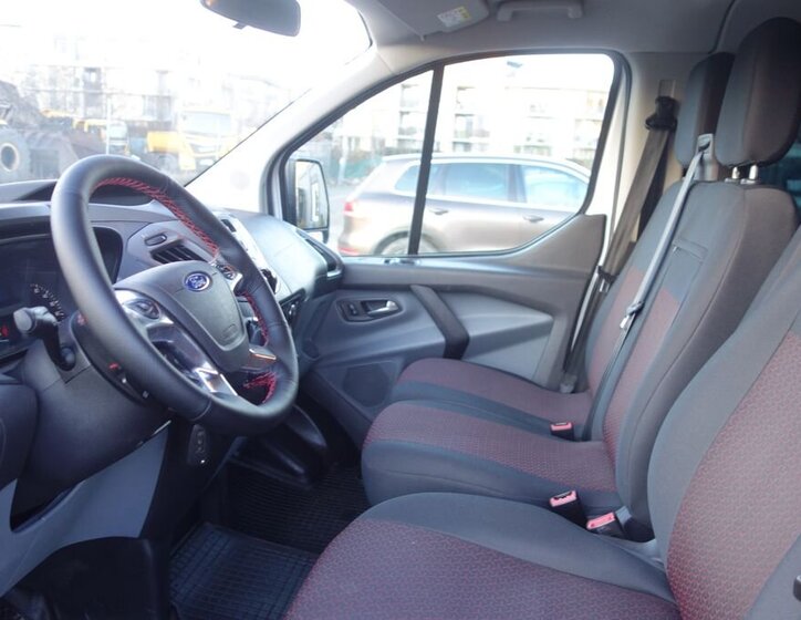 Ford Tourneo Custom 16