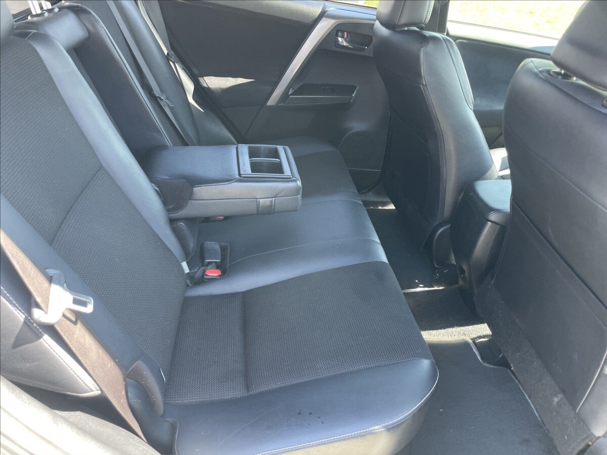 Toyota RAV4 SUV / Terénní 2,5 l 145 kw