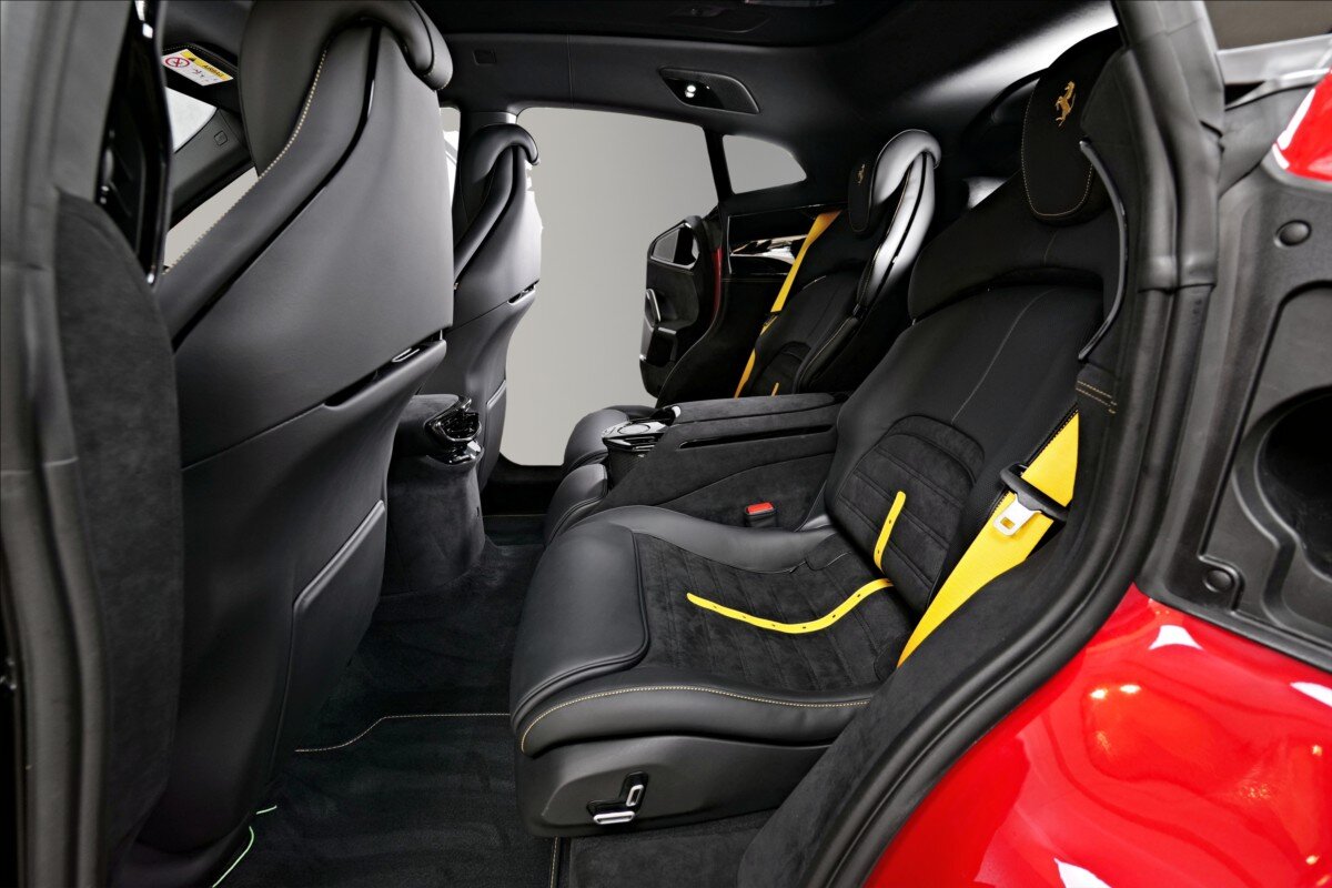 Ferrari Purosangue SUV / Terénní 6,5 l 529 kw