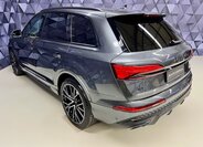 Audi Q7 4