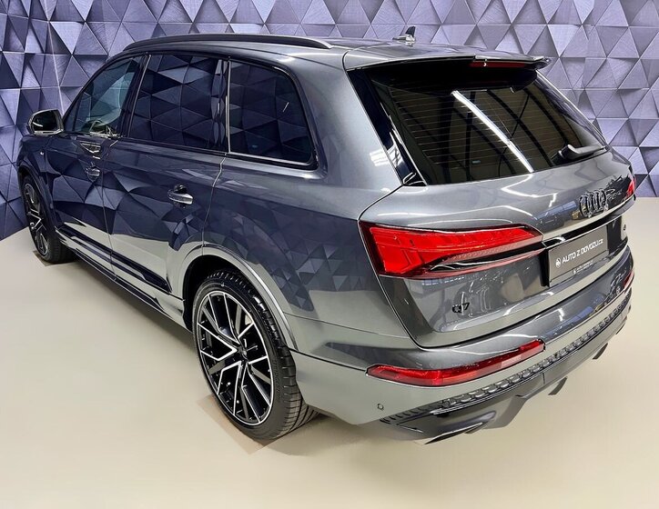 Audi Q7 4