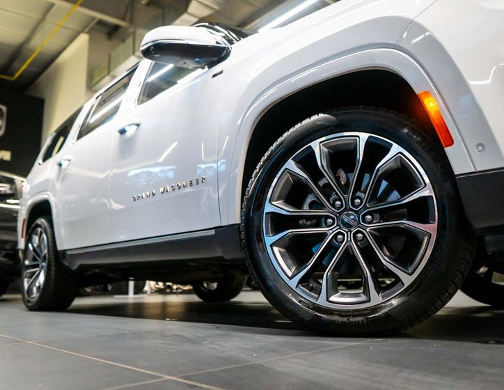 Jeep Grand Wagoneer 48