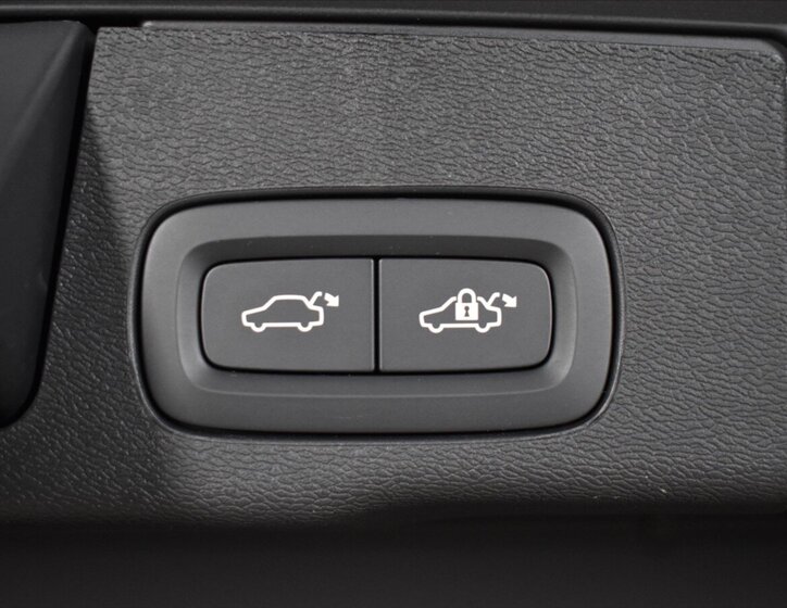 Volvo XC60 SUV / Terénní 2,0 l 145 kw