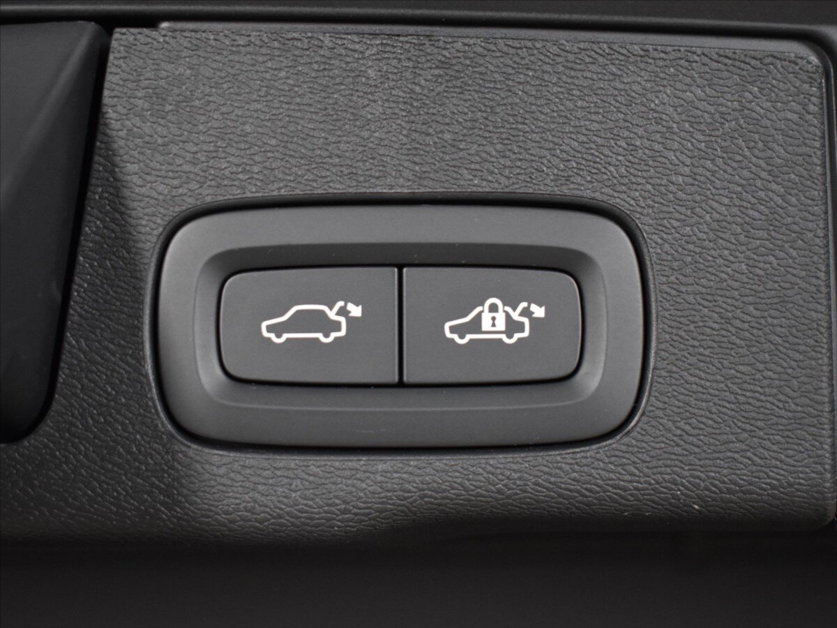 Volvo XC60 SUV / Terénní 2,0 l 145 kw